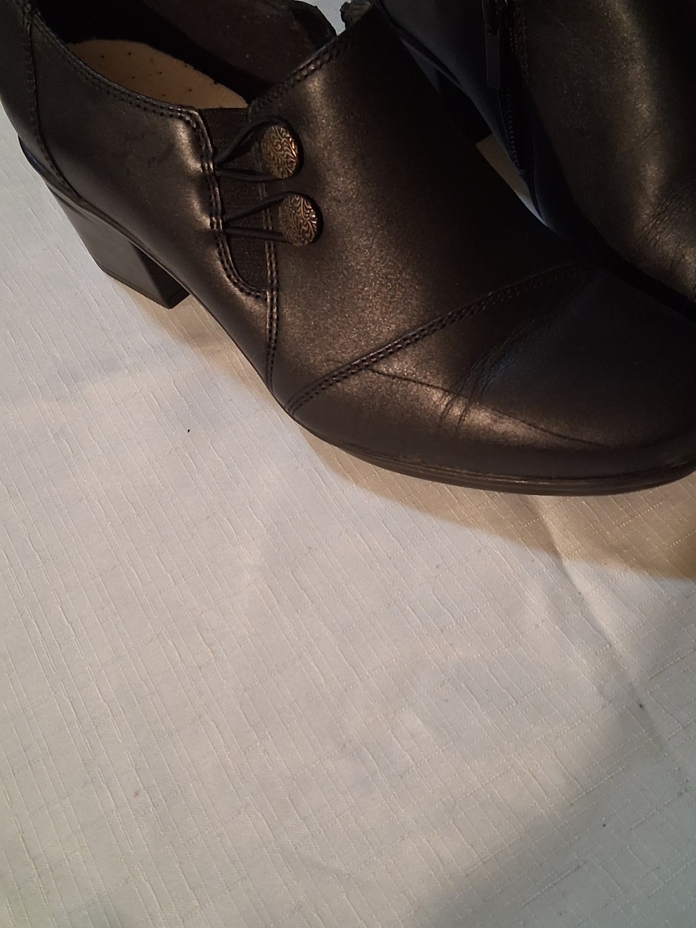 Clarks Black Leather Low-Heel Ankle Boots with Decorative Buttons 8.5 260930